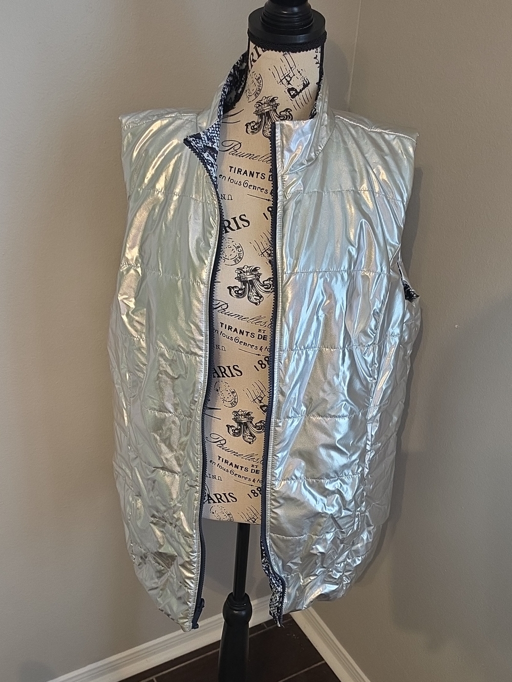 Women's Chico's Metallic Silver Reversible Quilted Puffer Vest NWT Size 3